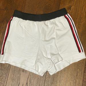 Girl’s white gym biker short